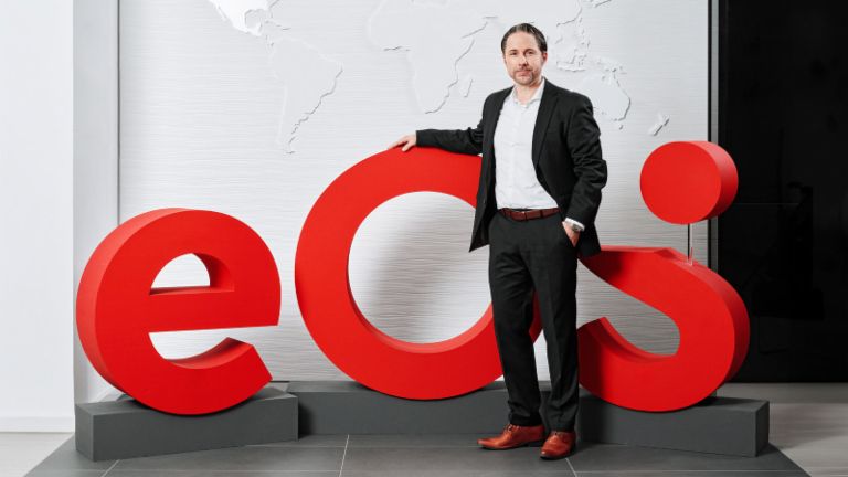 To je nova marka EOS: Marwin Ramcke prezentira sebe i novi logotip tvrtke EOS.