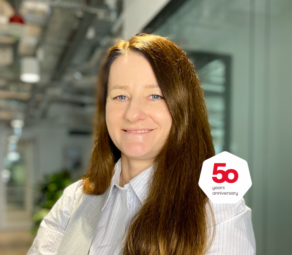 Portret Agnieszke Chromińske, direktorice Odjela za neosigurana potraživanja, EOS Poljska u uredskom kontekstu